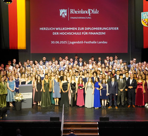 Gruppenbild Absolventen Diplomjahrgang 2025